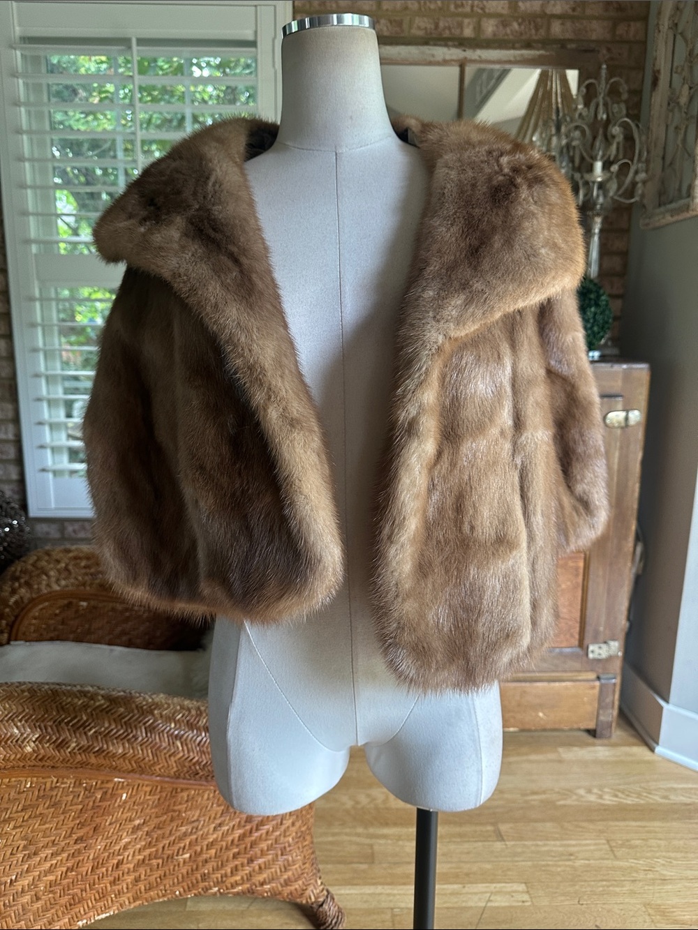 JULIUS GARFINCKEL & CO. WASHINGTON DC VINTAGE FUR SHAWL WRAP